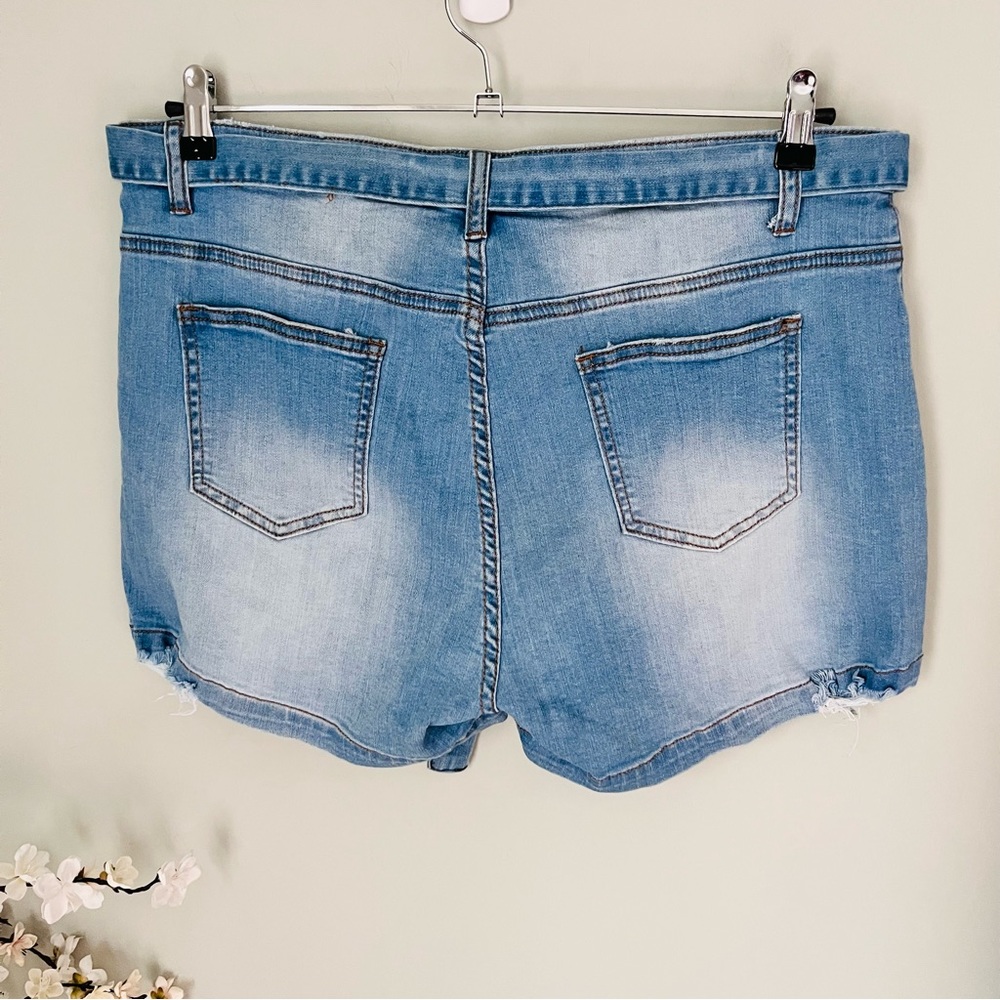 Fashion Nova Belted Denim Short Short NWT Size 16 - Picture 5 of 6